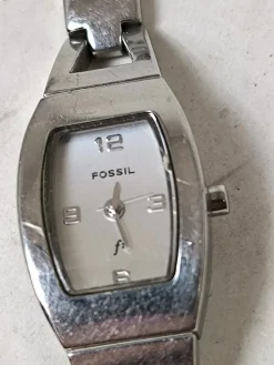 Analoguhr-Fossil Outlet