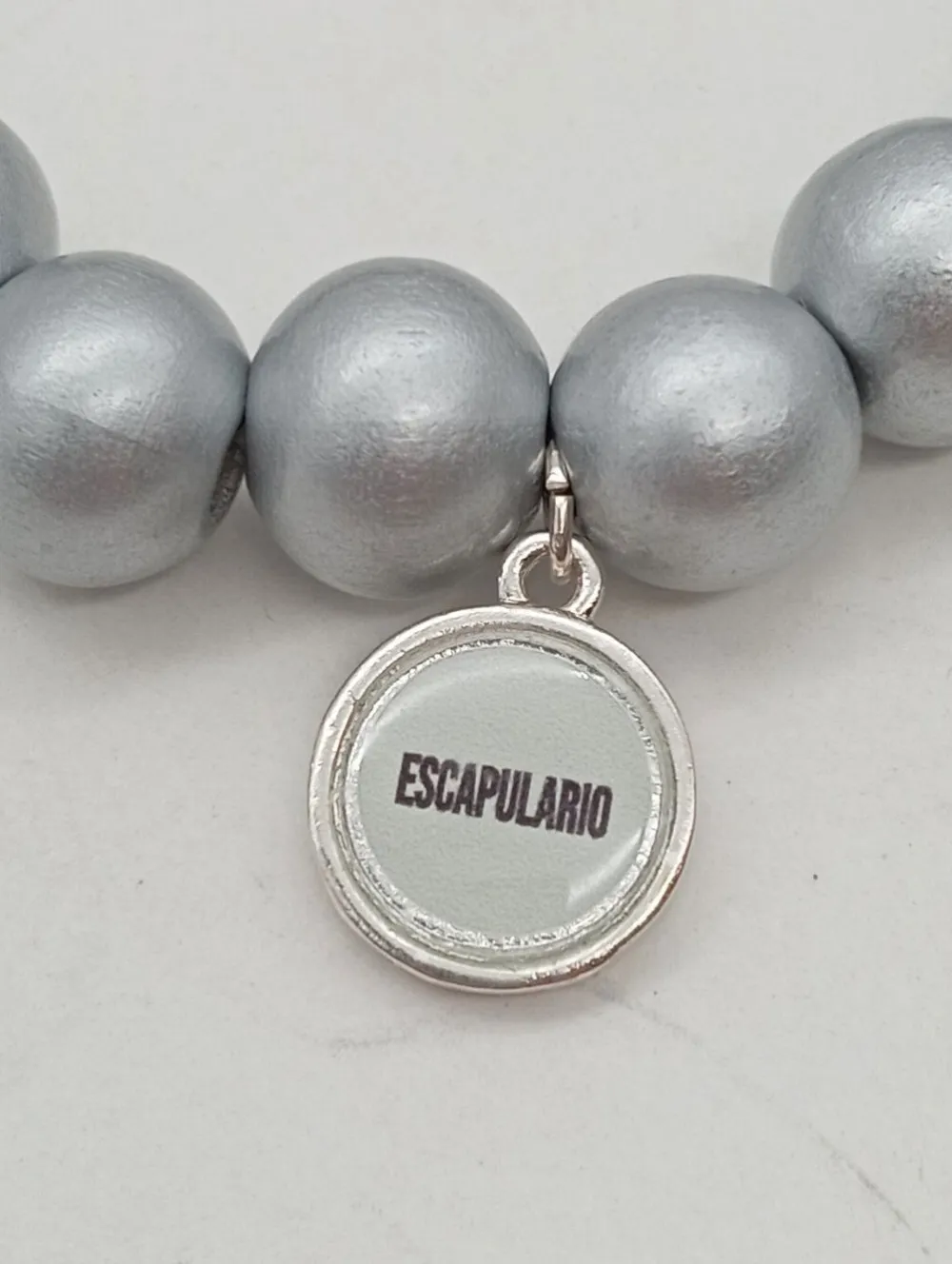 Armschmuck>Escapulario Armreif hellgrau