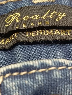 Jeans><noscript><img width=