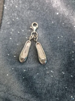 Charms><noscript><img width=