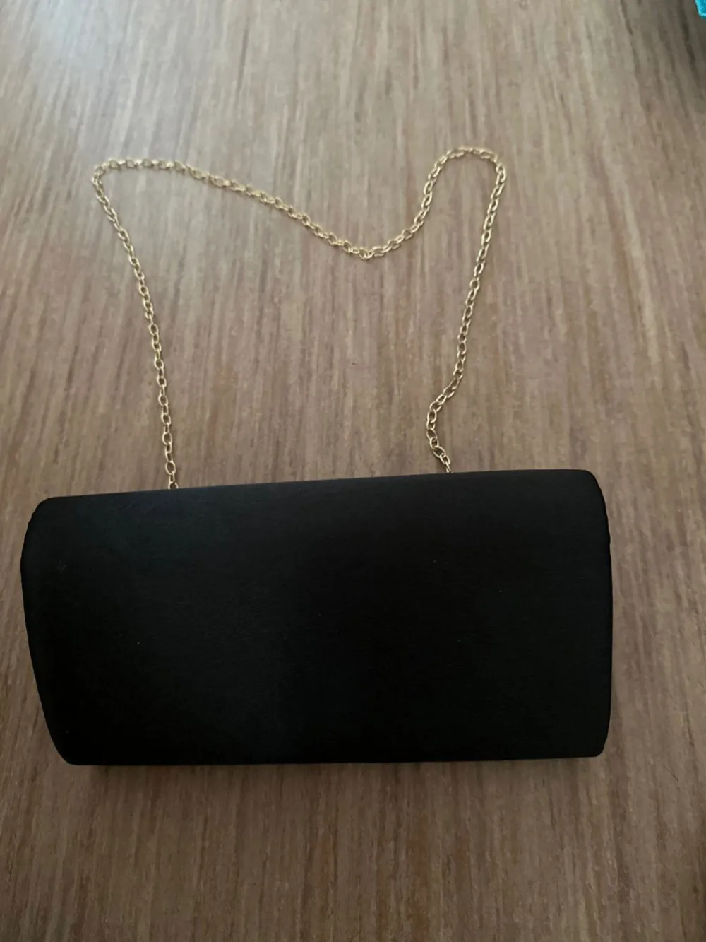 Clutch-Anna field Hot