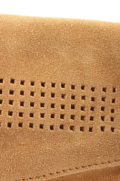 Clutches><noscript><img width=