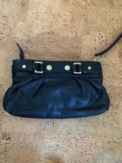 Clutches><noscript><img width=