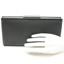 Clutch-Strenesse Online