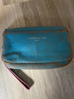 Clutches><noscript><img width=