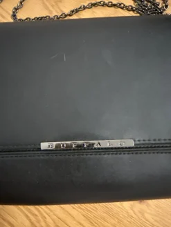 Clutches><noscript><img width=