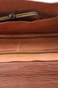 Clutches><noscript><img width=