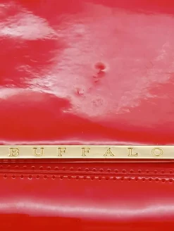 Clutches><noscript><img width=