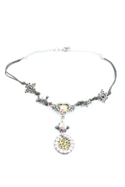 Collier-Bibi Discount