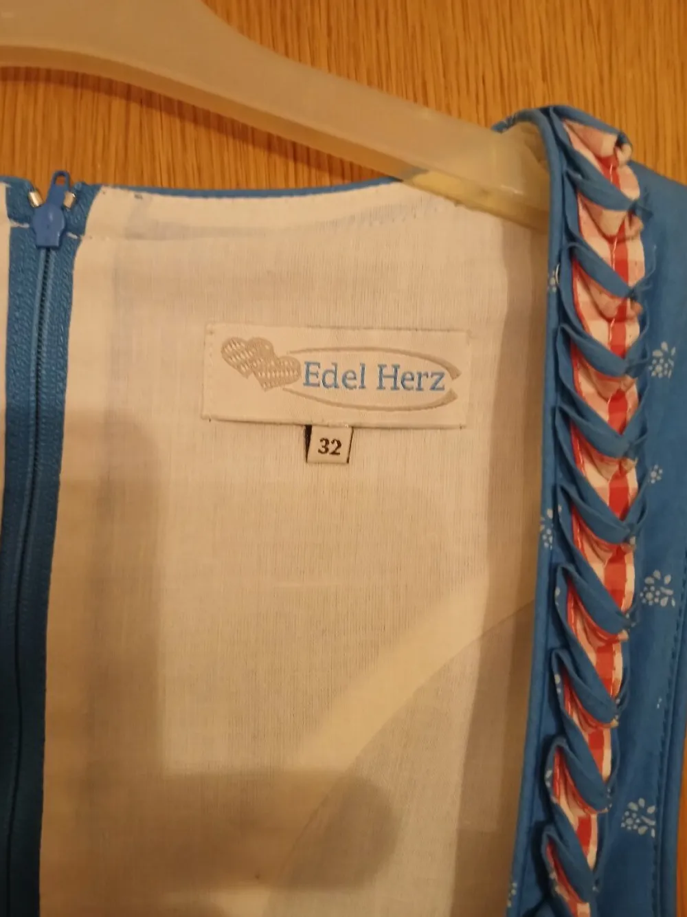 Trachtenmode> Dirndl Größe 32 mehrfarbig