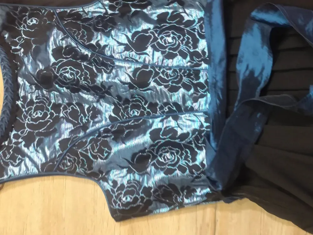 Trachtenmode> Dirndl Größe 38 mehrfarbig