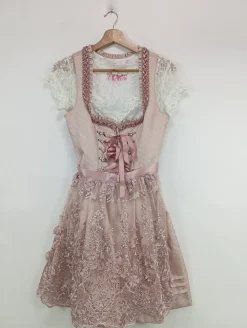 Trachtenmode><noscript><img width=