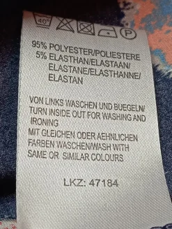 Tops><noscript><img width=