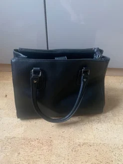 Henkeltaschen> Henkeltasche schwarz