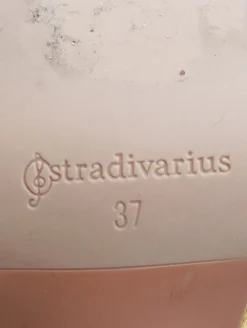 Pumps><noscript><img width=