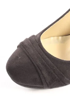 Pumps><noscript><img width=