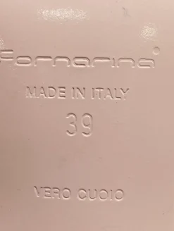 Pumps><noscript><img width=