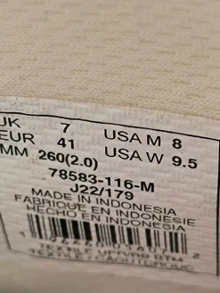 Sneaker><noscript><img width=