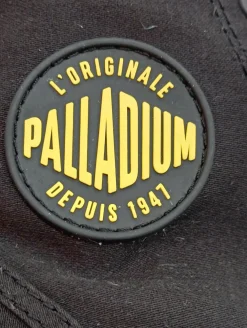 Sneaker><noscript><img width=