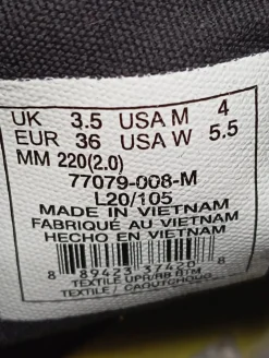 Sneaker><noscript><img width=