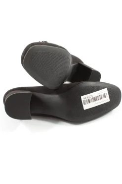 Pumps><noscript><img width=