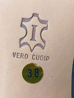 Pumps><noscript><img width=