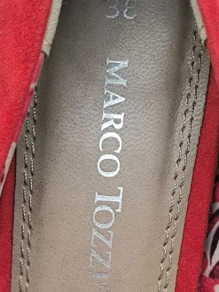 Pumps><noscript><img width=