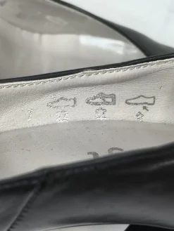 Pumps><noscript><img width=