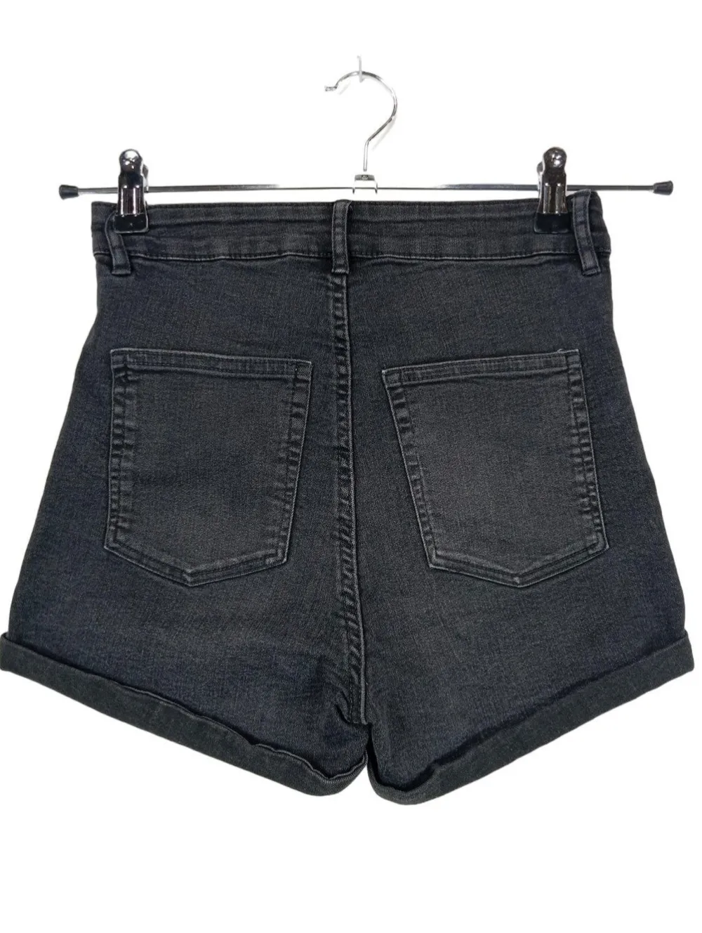 Kurze Hosen>H&M Divided Jeansshorts Größe 34 schwarz