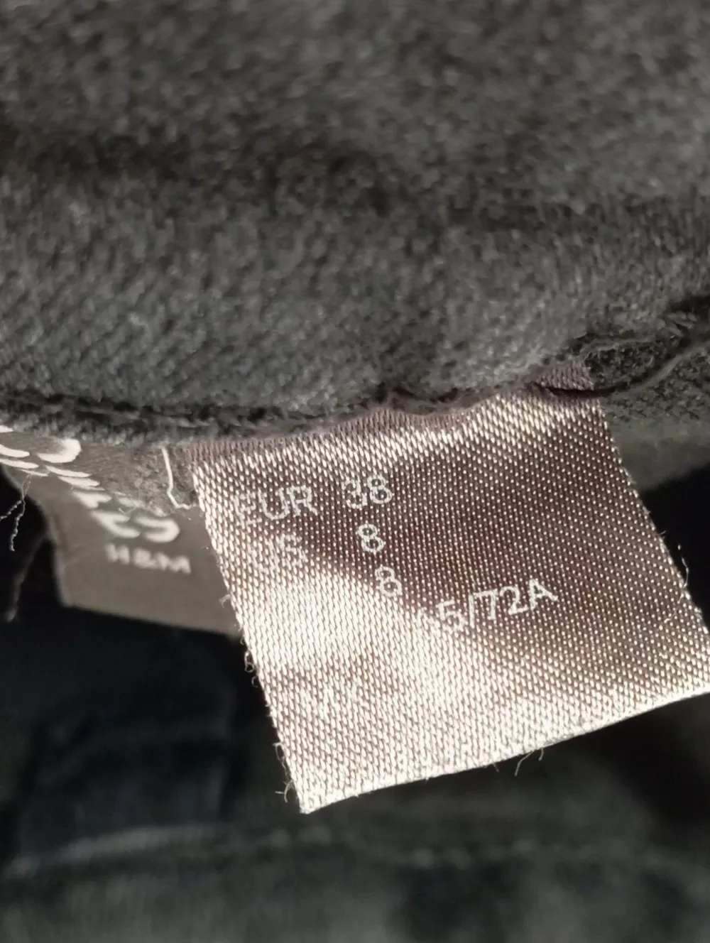 Kurze Hosen>H&M Divided Jeansshorts Größe 34 schwarz