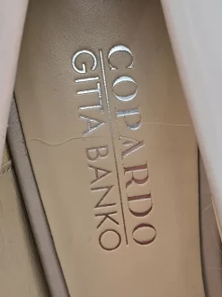 Pumps><noscript><img width=