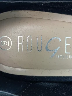 Pumps><noscript><img width=