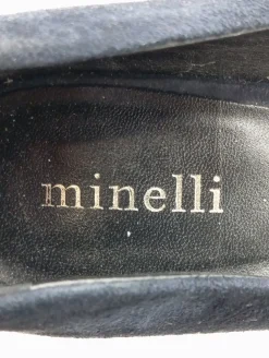 Pumps><noscript><img width=