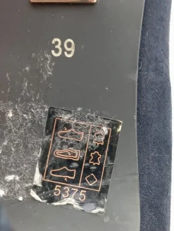 Pumps><noscript><img width=