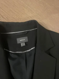 Anzüge><noscript><img width=