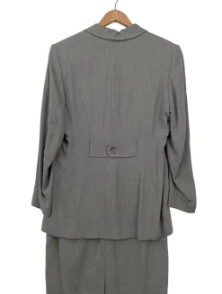 Anzüge>Cartoon Kostüm Größe 42 hellgrau