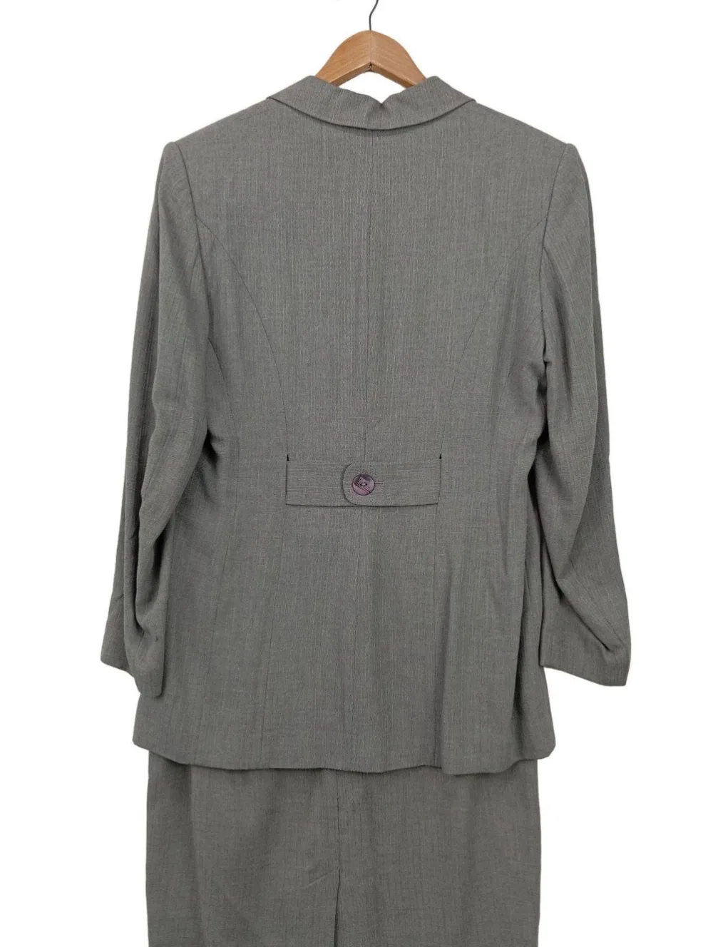 Anzüge>Cartoon Kostüm Größe 42 hellgrau