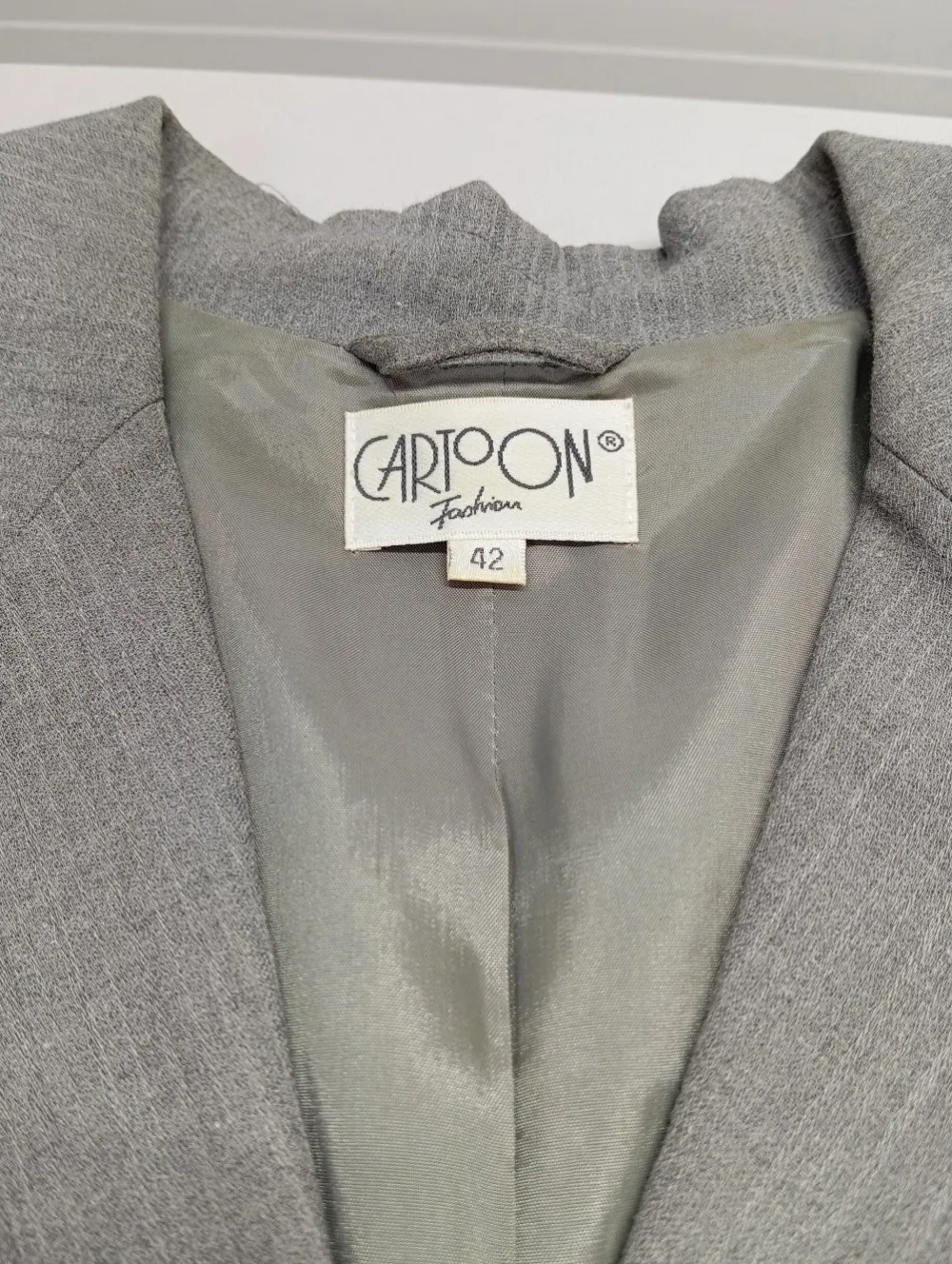 Anzüge>Cartoon Kostüm Größe 42 hellgrau