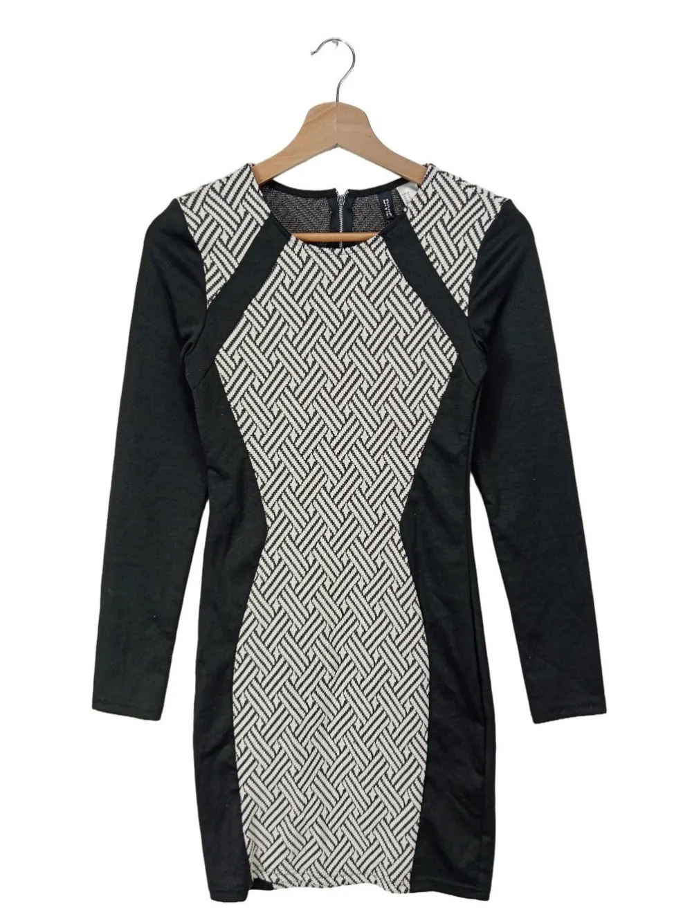 Kleider>H&M Divided Langarmkleid Größe 36 schwarzweiß