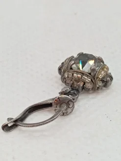 Ohrhänger-Konplott Online