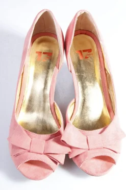 Pumps><noscript><img width=