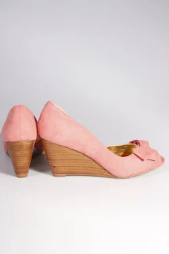 Pumps><noscript><img width=