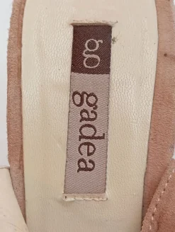 Pumps><noscript><img width=