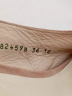 Pumps><noscript><img width=