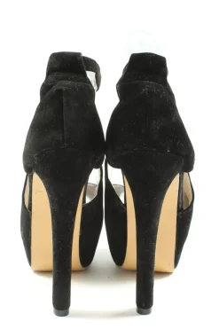 Pumps><noscript><img width=