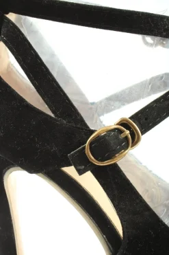 Pumps><noscript><img width=