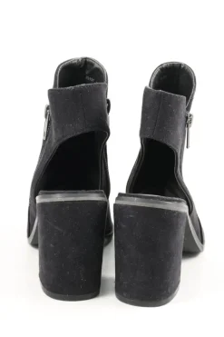 Pumps><noscript><img width=