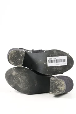 Pumps><noscript><img width=