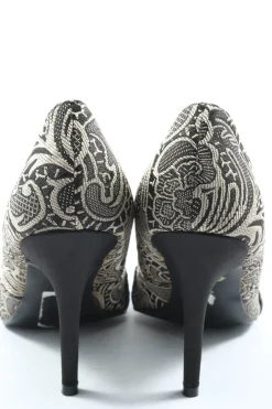 Pumps><noscript><img width=