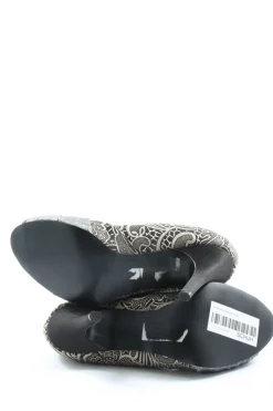 Pumps><noscript><img width=